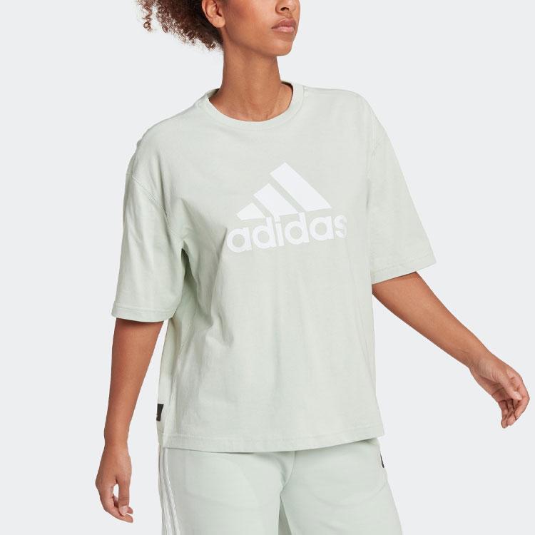 adidas Футболка Future Icons Badge Of Tee с логотипом и принтом, с круглым вырезом и коротким рукавом, женские топы, льняной-зеленый HK0508
