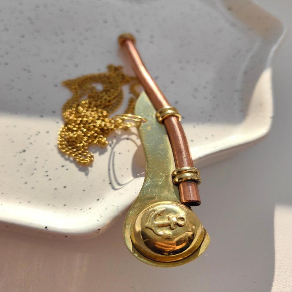 Свисток из цельной латуни и меди с цепочкой – подарок на морскую тематику ручной работы, 10 см