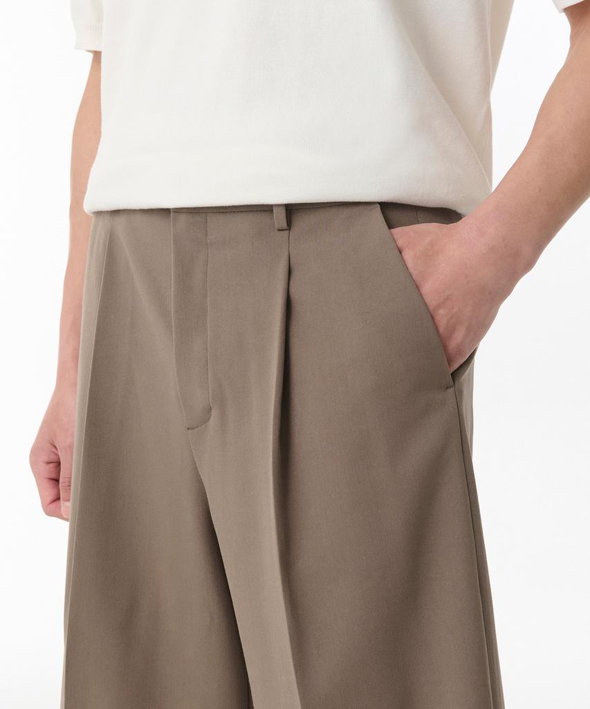 MUSINSA STANDARD Wide Bermuda Hidden Elastic Waist Half Slacks [Dusty Beige]