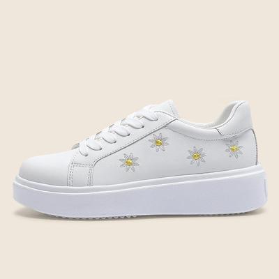 Женские летние вышитые кроссовки: Белые, на толстой подошве, низкие, универсальные, с ремешками туфли из ЭВА