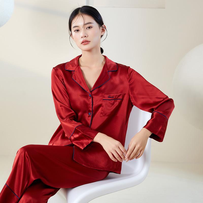 Yuyue Women's Long-Sleeved Mulberry Silk Pajamas: Breathable and Loose-Fitting Sleepwear for Spring and Summer.