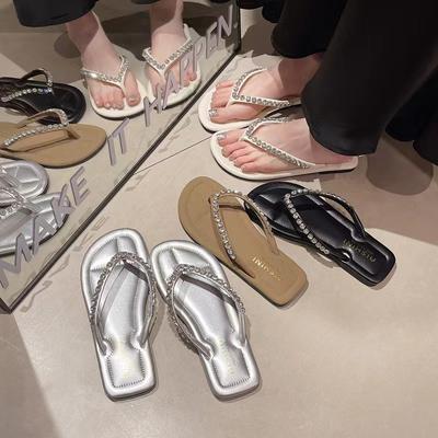 Пляжные шлепанцы женские летние новые на плоской подошве нескользящие праздничные сандалии для пальцев