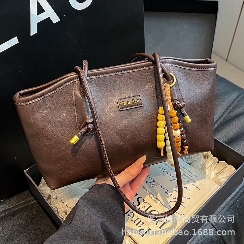 Женская сумка через плечо большой вместимости 2025 новая трендовая осенне-зимняя ретро мода сумка-тоут для通勤 ручная сумка