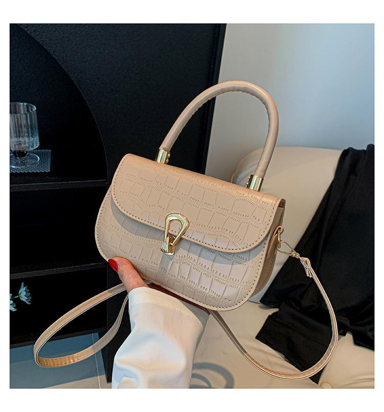 Корейская версия простая и модная.. В этом году популярными сумками являются сумки-мессенджеры и маленькие сумки-мессенджеры 2024 года.