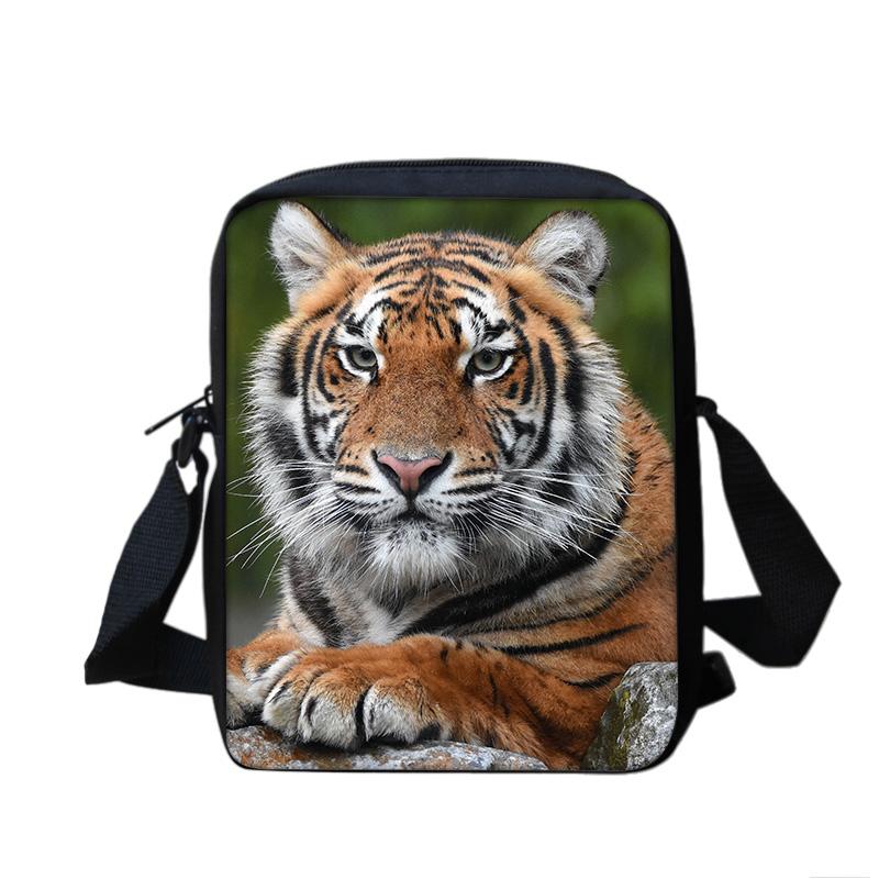 Новая сумка через плечо от Tiger универсальна, модная и имеет неконфликтный анималистичный принт.. Это школьный подарок на день рождения для мальчиков и девочек