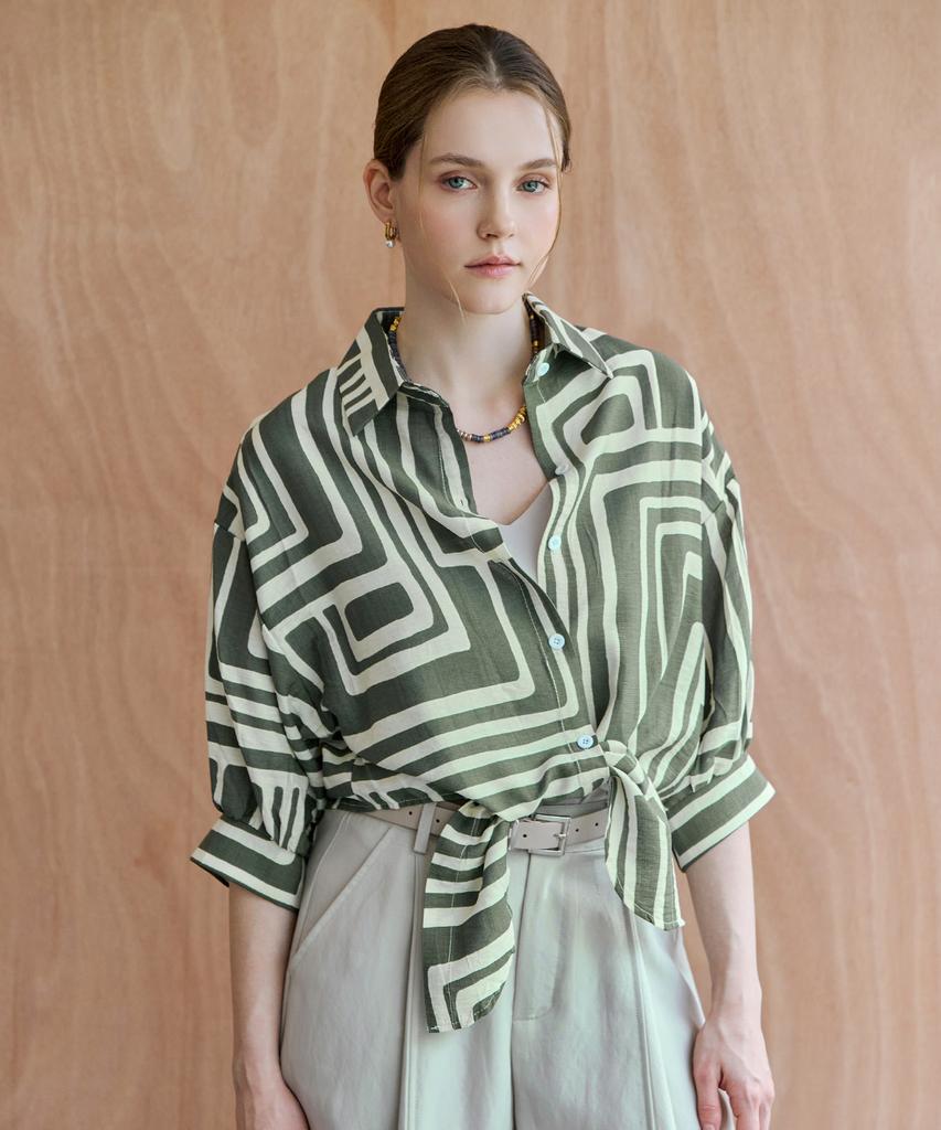 M.GRAF Geometric Pattern Asymmetrical Hem 3/4 Sleeve Shirt