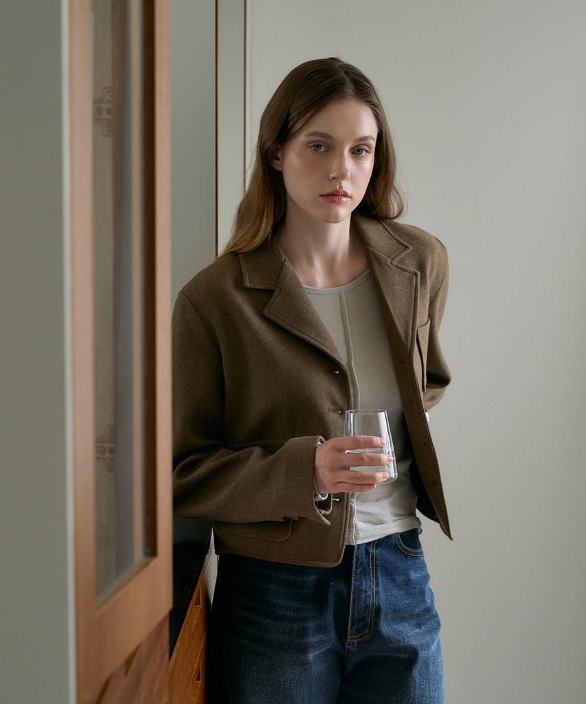 DEHEVE Herringbone Tailored Wool Crop Jacket [Camel]