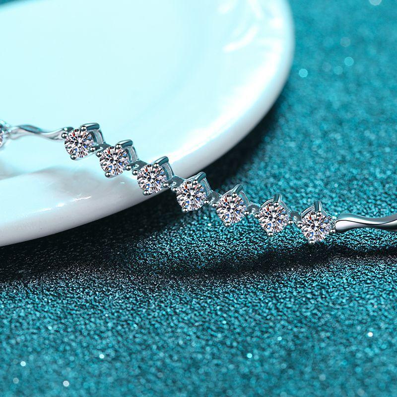 Женские браслеты из стерлингового серебра 925 пробы соединены плотью и кровью. Фабрика Хайфэн напрямую поставляет освежающие браслеты из муассанита.