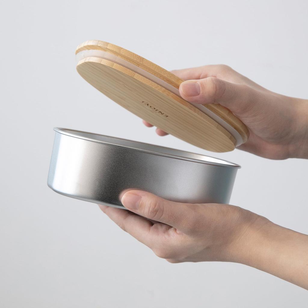 Nonoji Stainless Steel Lunch Box, Oval, Microwave and Dishwasher Safe, Stylish and Simple, with Natural Wood Lid, White