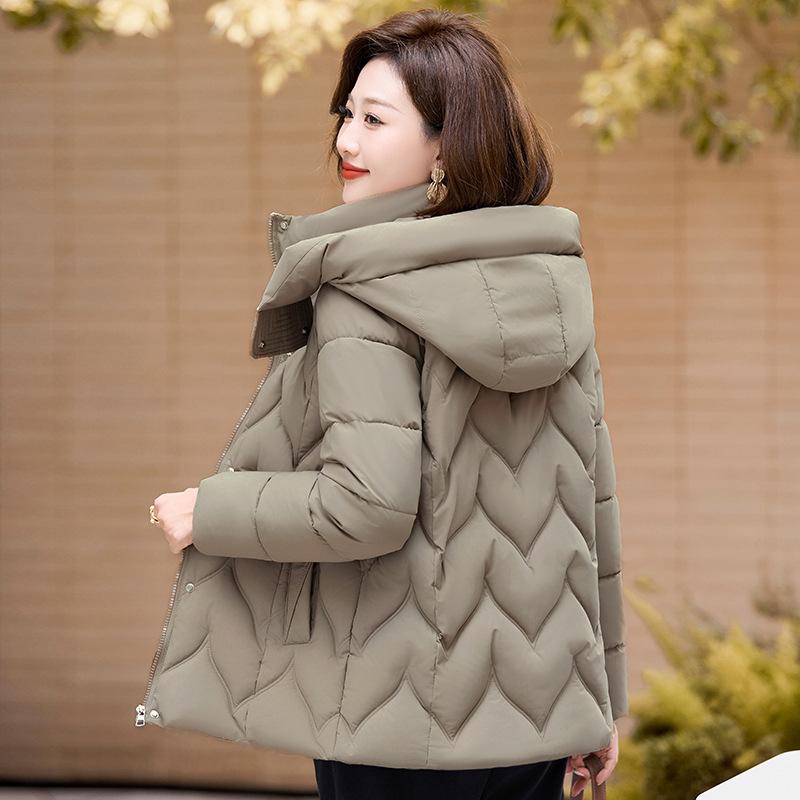 Маленькая материнская зимняя куртка с подкладкой женская короткая со съемным капюшоном среднего и пожилого возраста большого размера