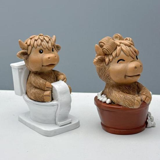 Статуэтка из смолы «Хайлендский скот», держащая рулон туалетной бумаги, для ванной, украшение для дома, офиса, десктопа