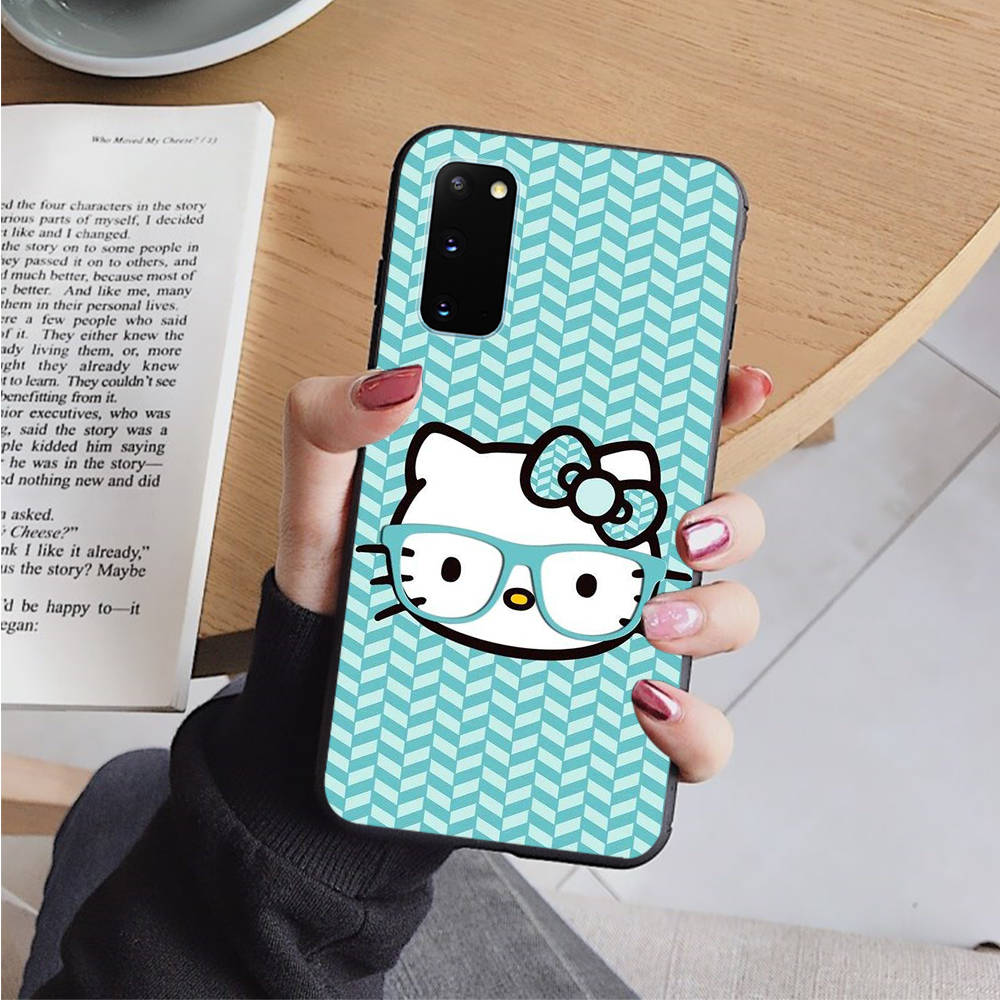 AH38 Прекрасный чехол Hello Kitty Black для iPhone 16 15 Plus 14 13 12 11 Pro 8 7 6S SE 5S X XR XS Max Realme C30 C33 C31 9I Huawei Y8P Y9 Sofe Cover