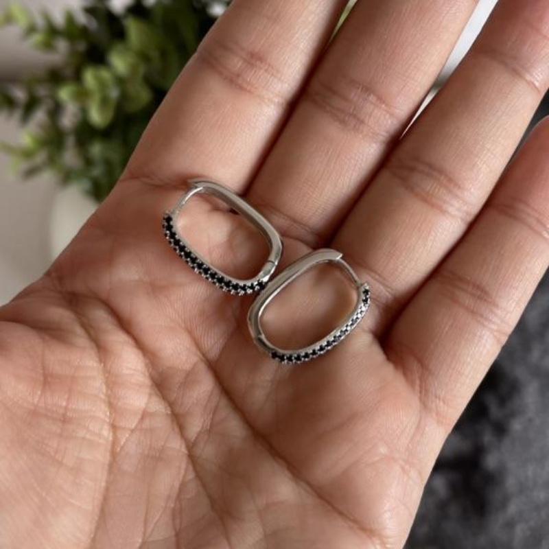 Black Awn Женские серьги-кольца с черным камнем