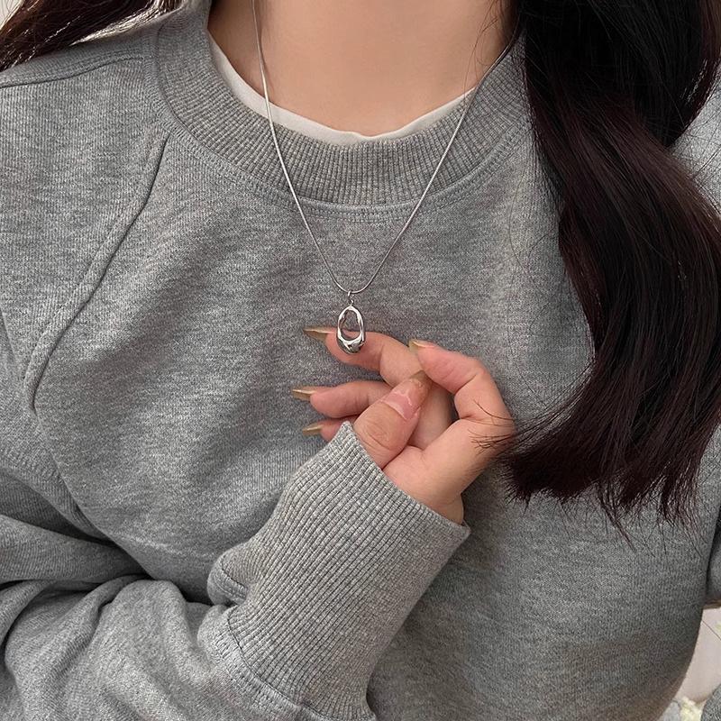 Полое ожерелье в виде капли воды: Элегантная женская ключичная цепочка для повседневной носки