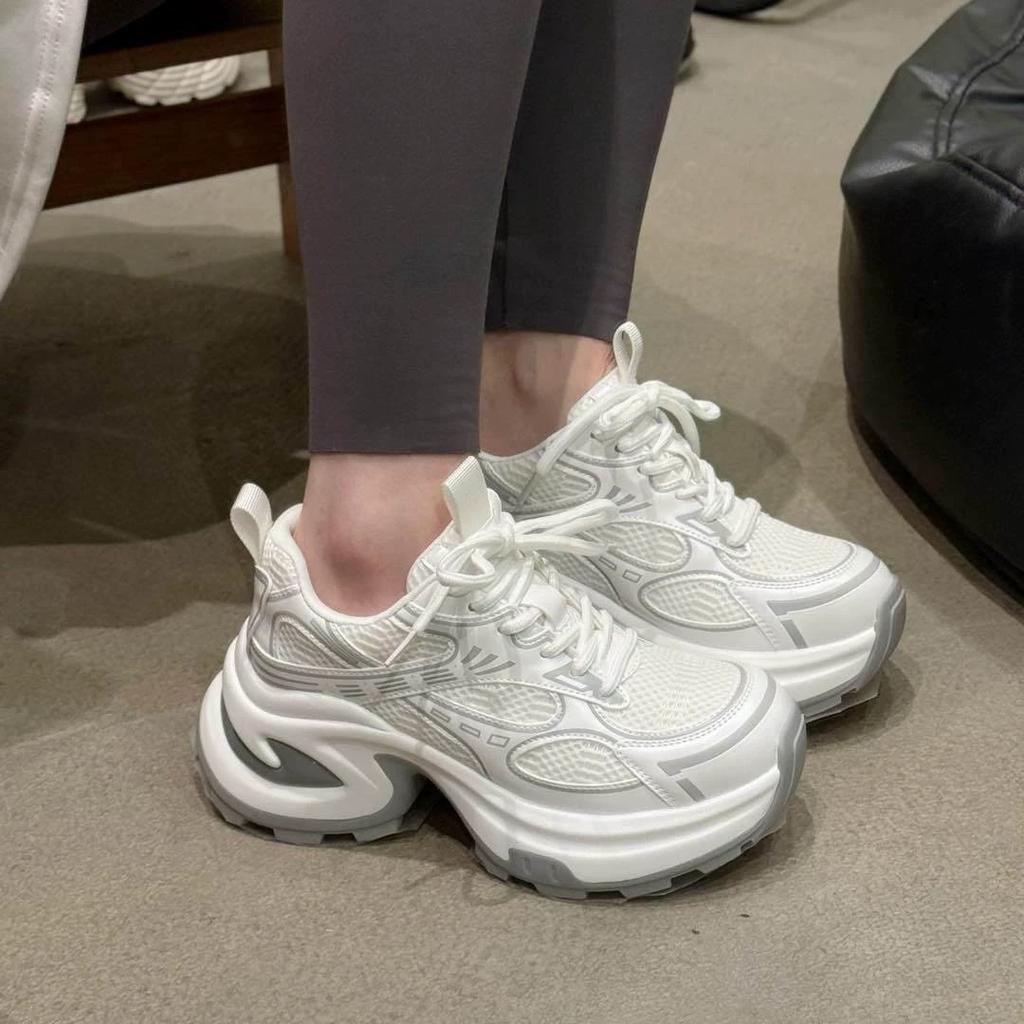 Сетчатые папины кроссовки женские летние новые на толстой подошве-маффин увеличивают рост и стройнят, легкие повседневные спортивные туфли