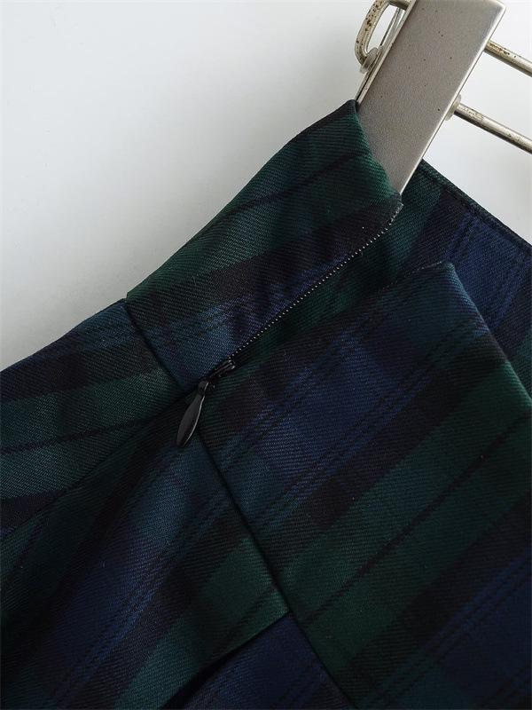 Women's Green Plaid Retro Pleated Mini Skirt, Low-Waist, Slimming, Anti-Exposure, Petite Fit