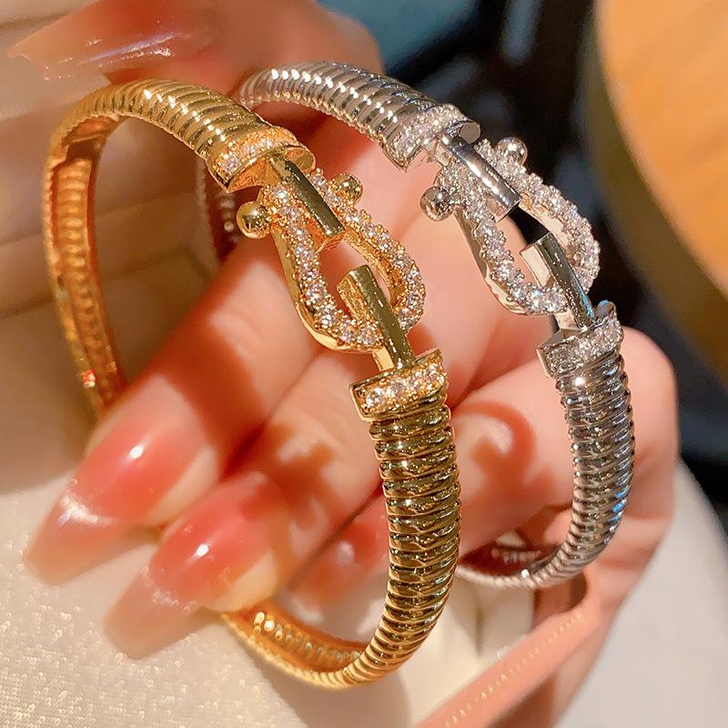 Horseshoe Buckle Electroplated Zircon Geometric Bracelet, Light Luxury Bracelet, Simple and Versatile