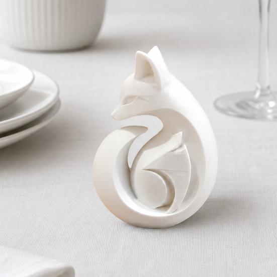3D Printed Fox Sculpture, Matte White Minimalist Solid Structure Ornament, Stain-Resistant Smooth Surface Compact Art Piece for Housewarming Birthday