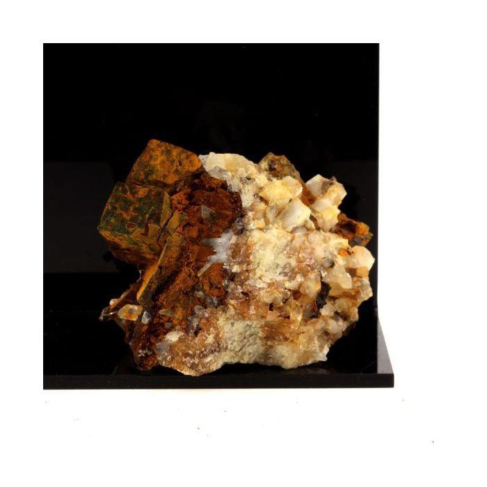 Pierres et Minéraux. Quartz + Siderite. 942.0 ct. Allevard, Isère, France.