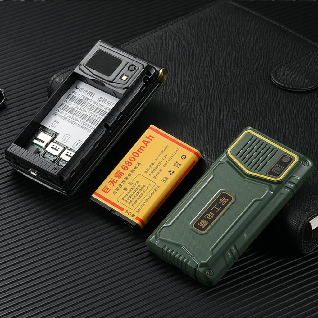 YEEMI M7+ LTE 4G Full Netcom 2,8-дюймовый экран Мобильный телефон с двумя SIM-картами 8 Вт Камера Bluetooth FM-радио Видеоплеер Раскладной телефон 2300 мАч