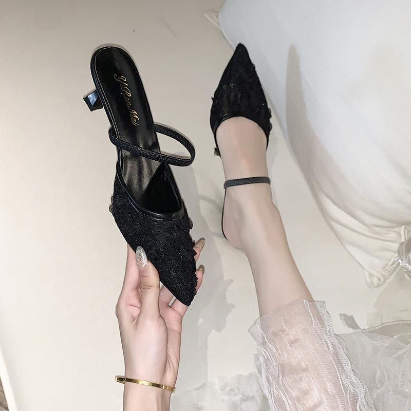Универсальные крутые тапочки 2025 лето новинка кружево дышащие остроносые сумка голова полутапочки женские носят на высоком каблуке крутые тапочки
