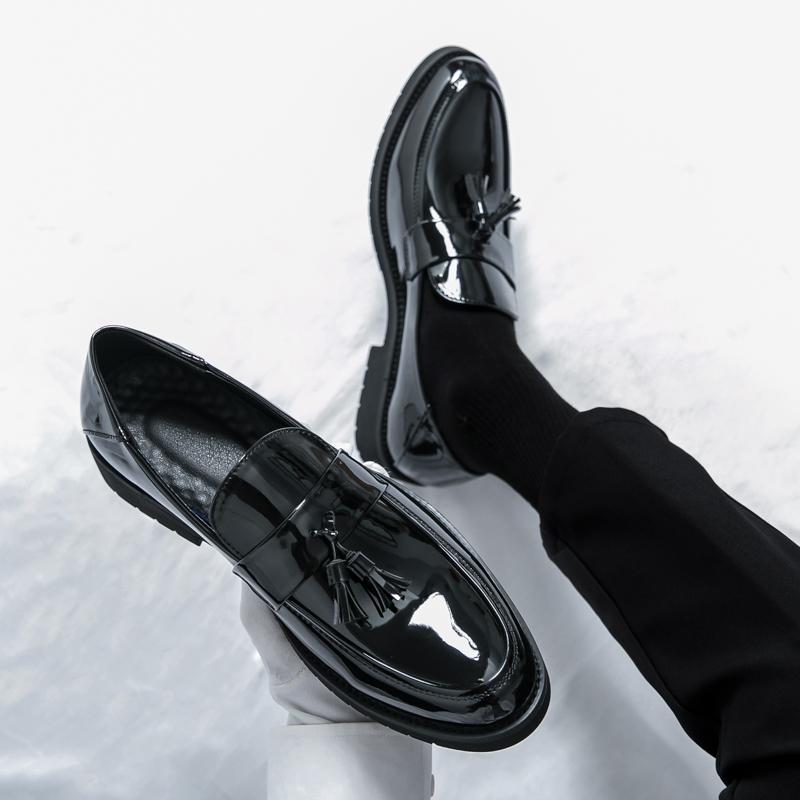 Модные Классические Мужские Туфли с Кисточками Повседневные Удобные Модные Маленькие Кожаные Туфли Мужские Британский Джентльмен Социальные Туфли Черные Размеры 38-46