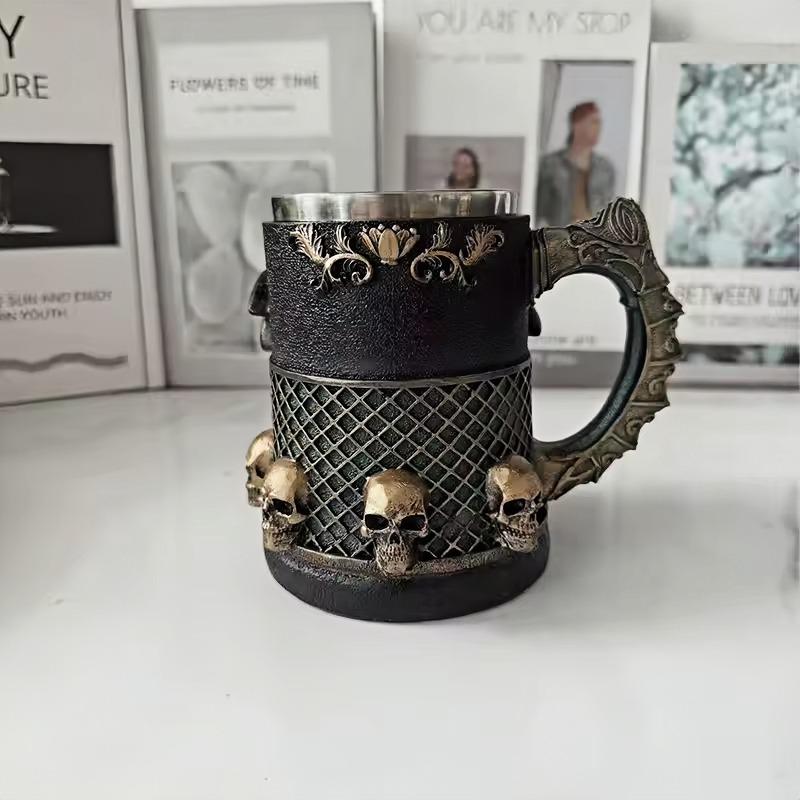 Памятная кружка из нержавеющей стали Оззи Осборна с 3D дизайном черепа и декоративной ручкой - Идеально подходит для Хэллоуина и трибьюта финальному выступлению (2025.07.05)