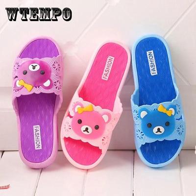 Летние женские сандалии и тапочки для дома, ванной, ванной, пластиковые нескользящие домашние тапочки на толстой подошве, милые сандалии с героями мультфильмов