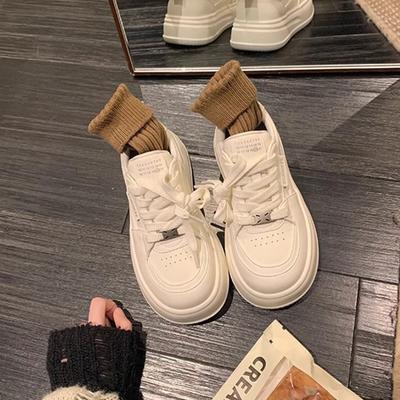 Виноградные женские туфли 2025 весна и лето повседневная обувь маленький рост увеличение толстая подошва универсальные шнуровка повседневные маленькие белые туфли женщины