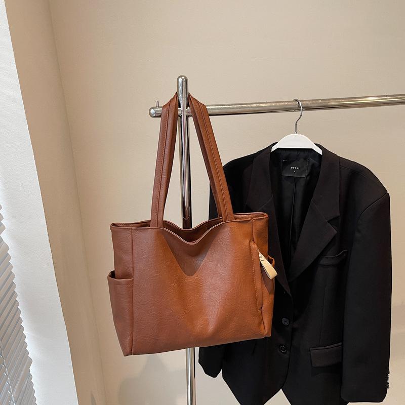 Сумка большой вместимости женская 2025 новый нишевый дизайн ретро повседневная модная сумка-тоут деловая поездка通勤 плечевая сумка