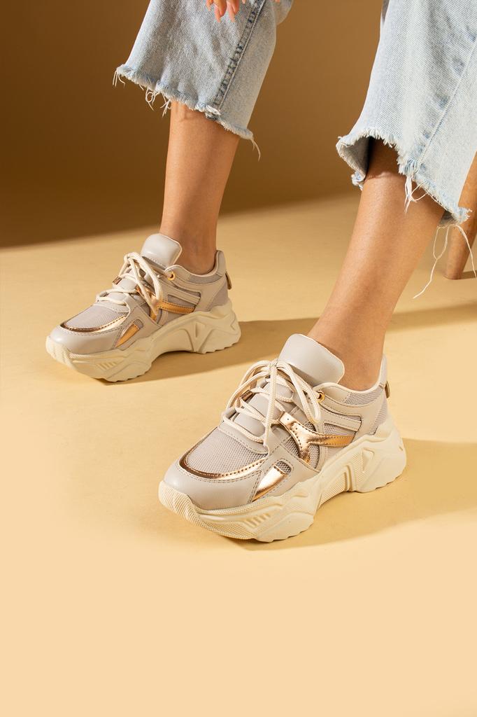 Женские кроссовки на шнуровке с удобной подошвой 36-141-24