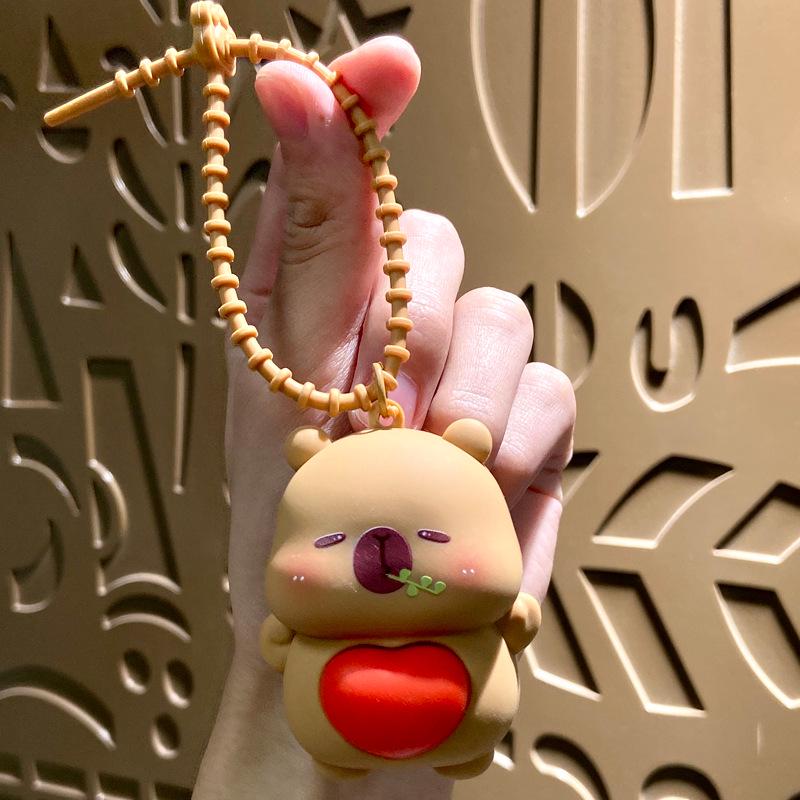 Подвеска-брелок в виде куклы-декомпрессиониста Capybara - Милый подарочный брелок-подвеска