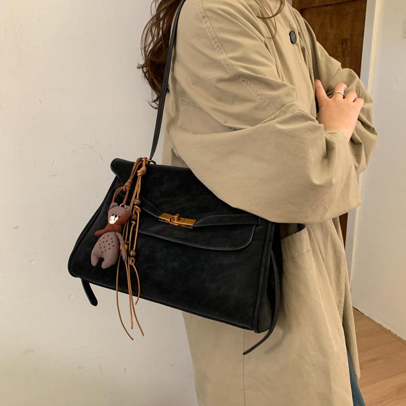 Винтажная матовая сумка 2025 новая высококлассная женская сумка через плечо и мессенджер для通勤, большая вместительная рабочая сумка-тоут