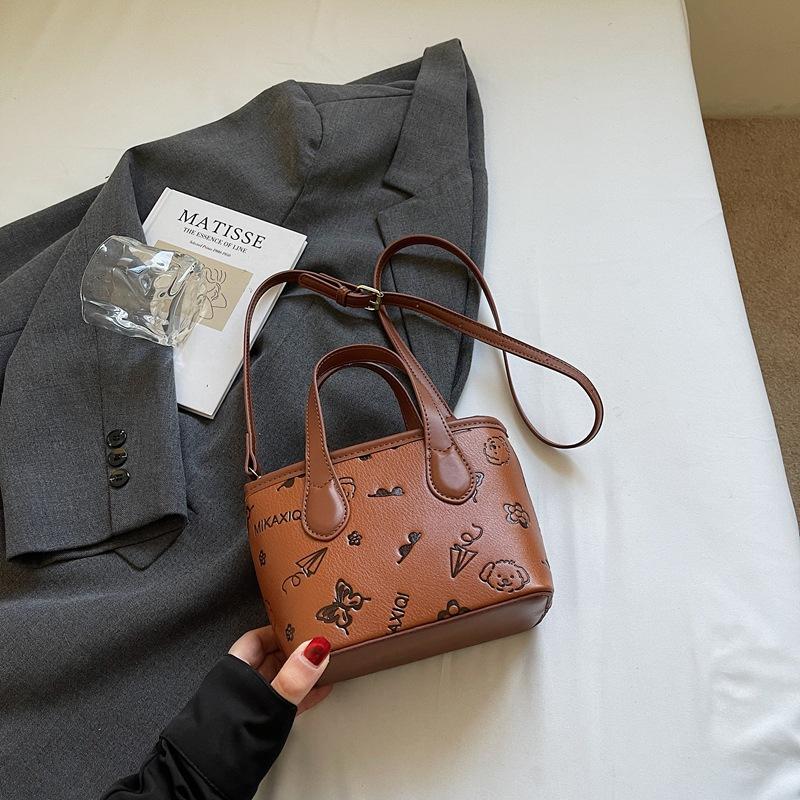 Популярная в этом году маленькая женская сумка 2025 новая модная универсальная сумка-мессенджер весенне-летняя портативная сумка-ведро