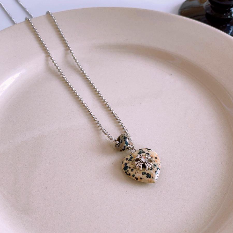 Bohemian Heart Pendant Necklace Vintage Ethnic Style Versatile Jewelry Women High-End