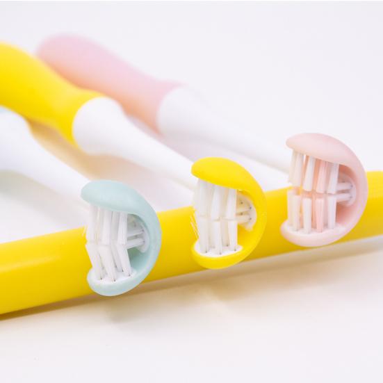 Детская зубная щетка Удобная ручка U-образного типа Безопасный компактный креативный инструмент для ухода за полостью рта Прочная трехсторонняя детская зубная щетка