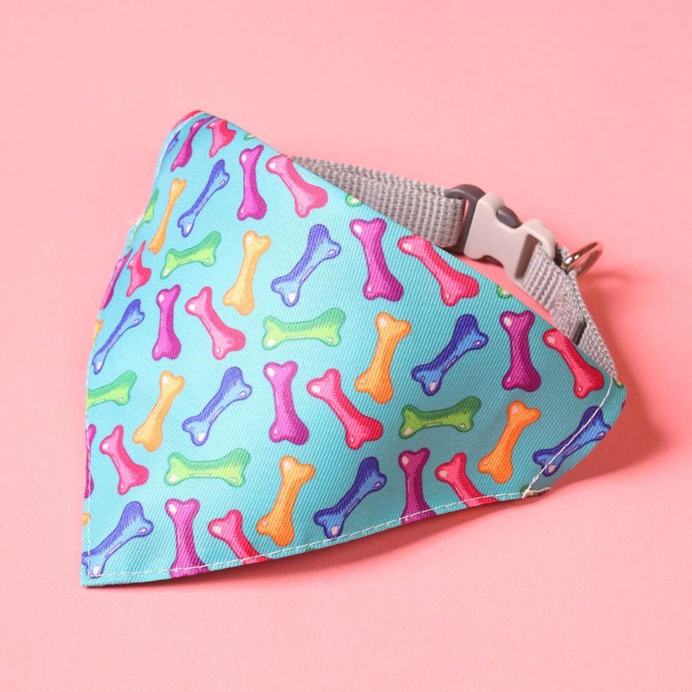 Мультяшное полотенце для слюны питомца Мягкое полотенце для собак Треугольная бандана для кошек Ошейник для кошек Нагрудник Фотография