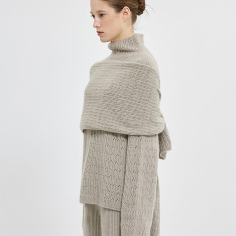 a HAUTE BABY RACCOON YARN KNIT SCARF (WARM BEIGE)