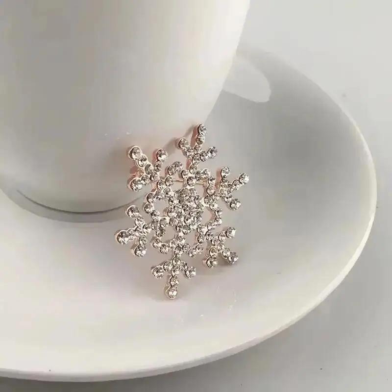 Christmas Style Decoration Charming Water Diamond Diamond Christmas Snow Flake Brooch Christmas Fashion Accessories for Women