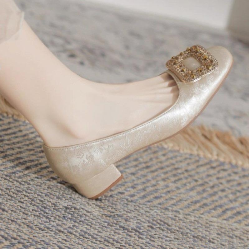 Туфли на толстом каблуке для женщин Летняя обувь Новый стиль Универсальные Туфли на среднем каблуке Подчеркивающие фигуру
