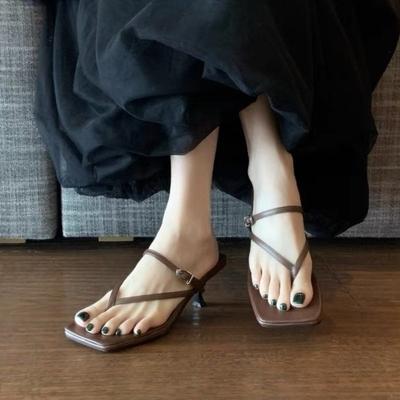 Модные шлепанцы на высоком каблуке для женщин 2025, с перемычкой между пальцами, дизайнерские элегантные босоножки на высоком каблуке, летние модные шлепанцы, новая вечеринка, роскошная женская обувь