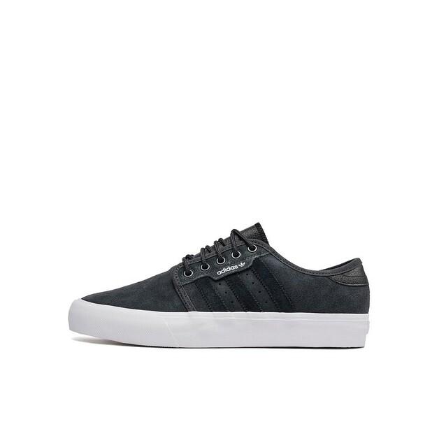 Кроссовки adidas Seeley Xt