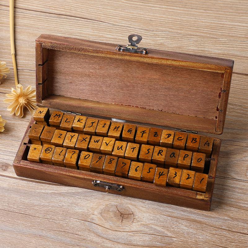 Набор декоративных штампов в стиле ретро с английскими буквами и цифрами в деревянной коробке, 30/42/70 штук