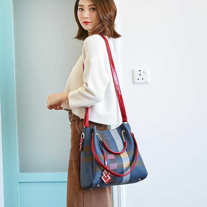 Checkered Women's Bag New Versatile Bag Water Bucket Bag Large Capacity Women's Handheld Diagonal Straddle Bag