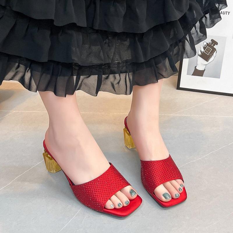 Странные босоножки на каблуке в форме флакона духов Женские с кристаллами, атласные однотонные с ремешком на пятке, узкие летние мюли