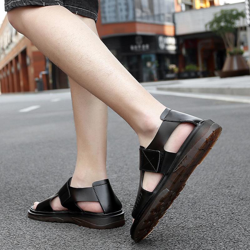 Мужские сандалии из натуральной кожи, летние новые модные тапочки, нескользящая пляжная обувь, мягкая подошва, открытый носок, повседневная мужская обувь