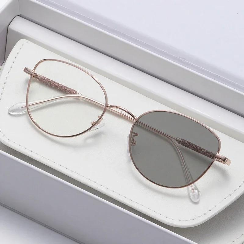 New Stylish Metal Frame Photochromic Women's Myopia Glasses Ultra Light Neutral Display White Anti Blue Light Glasses Quality