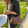 Повседневная сумка большой вместимости 2025 новая модная сумка-мессенджер женская на плечо однотонная простая сумка-ведро