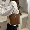 Commuter Shoulder Messenger Bag Niche Soft Leather Large Capacity New Retro Handbag Fashionable Women Bucket Bag