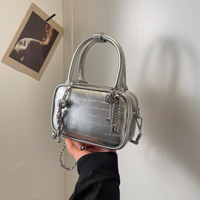 Новая текстурированная серебристая маленькая квадратная сумка нишевая универсальная большая вместимость простая на плечо сумка-мессенджер сумка женская